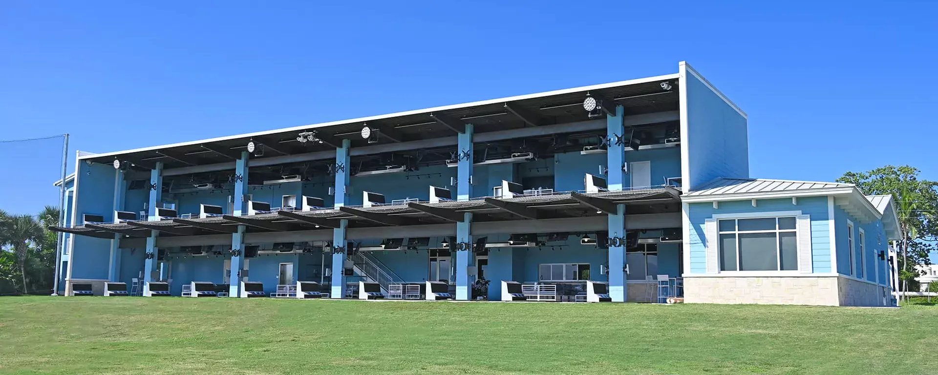 Image of the hitting bays at Sailfish Sands Golf Course