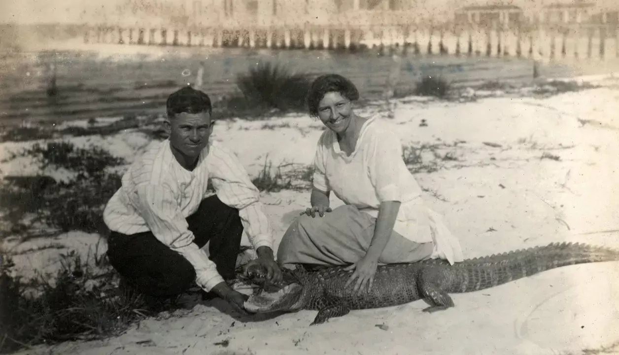  Edith Coventry and man with alligator, 1922