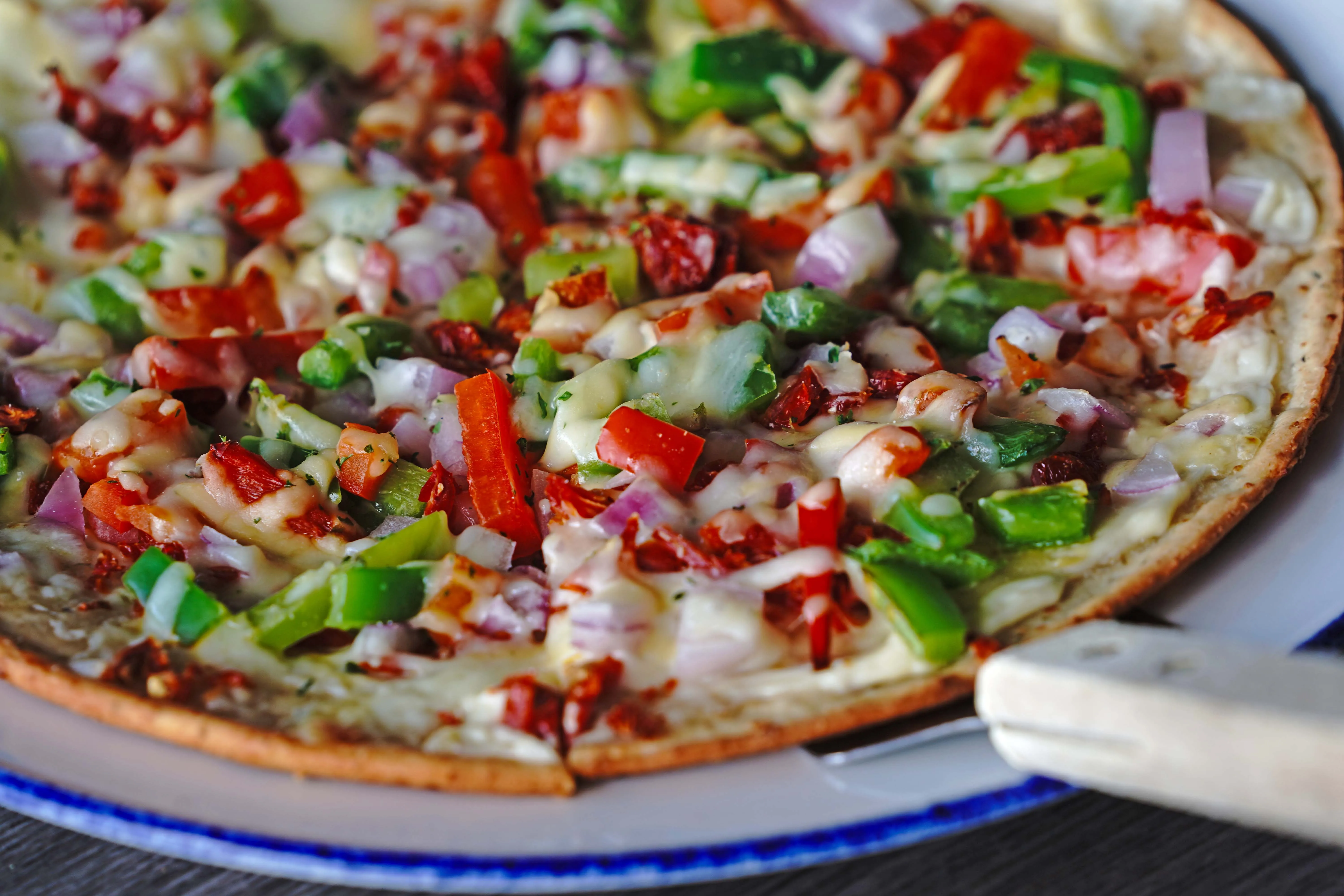 A flatbread with vegetables